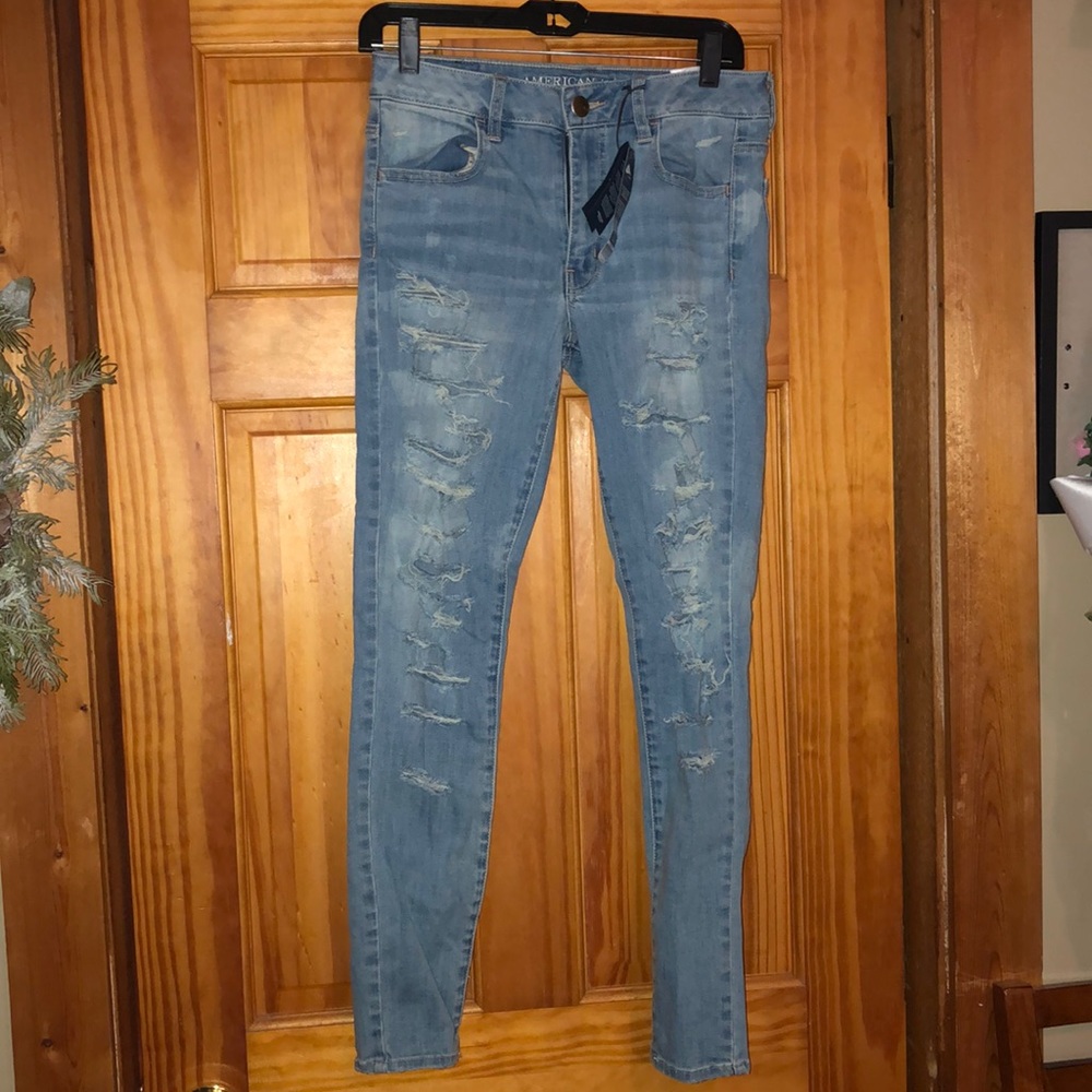Light wash ripped American eagle jeans